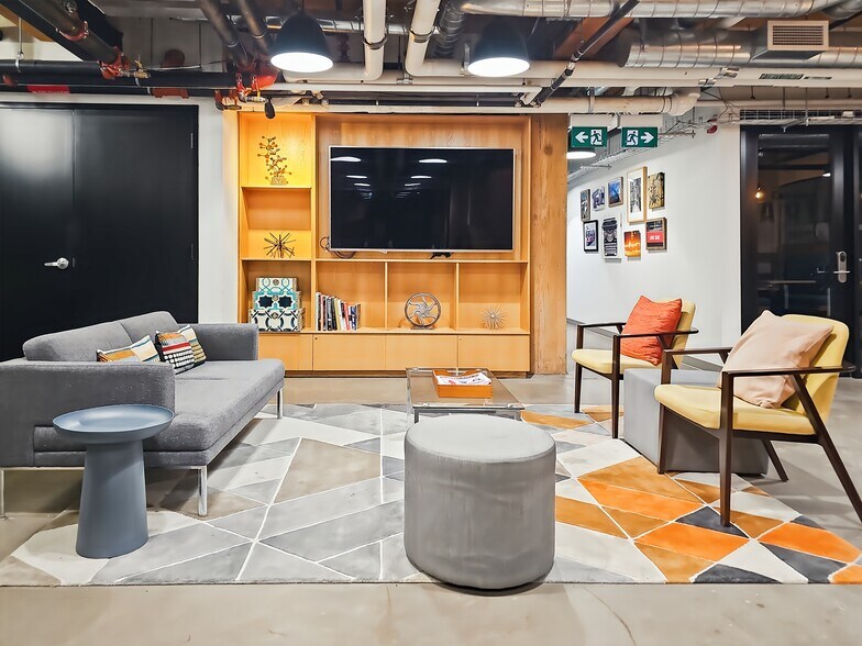 More Photos Of 180 John St, Toronto Coworking Space