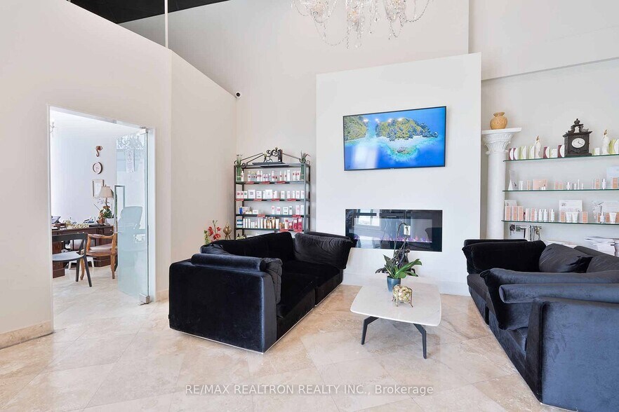 More Photos Of 11685 Yonge St, Richmond Hill Office For Sale