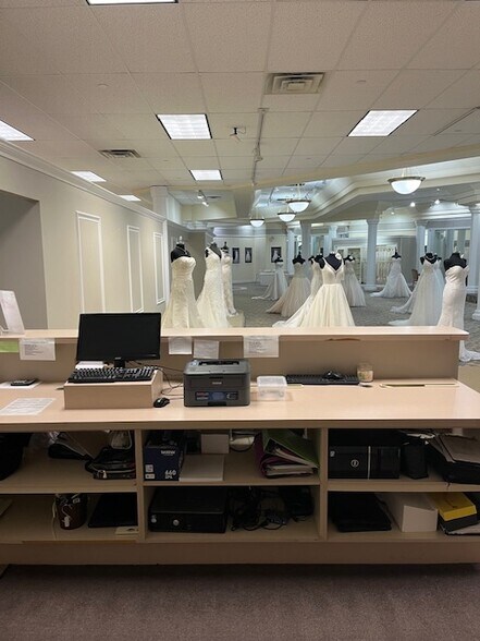 More Photos Of 607 E Golf Rd, Schaumburg Freestanding For Sale