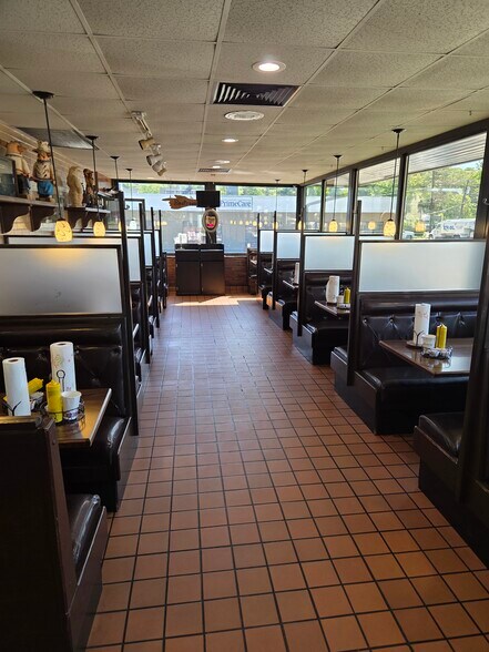More Photos Of 572 Watertown Ave, Waterbury Restaurant For Sale