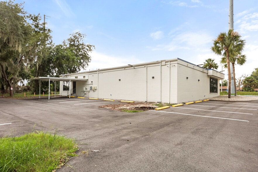More Photos Of 901 N Grove St, Eustis Medical For Sale