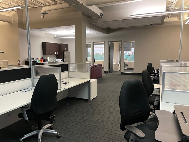 More Photos Of 219 Labrador Dr, Waterloo Office For Lease
