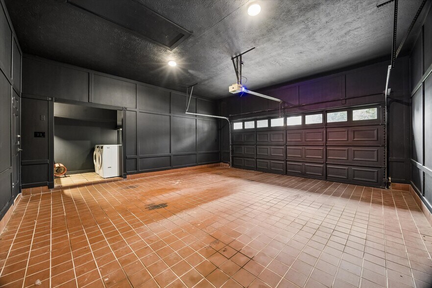 More Photos Of 530 W 27th St, Houston Office For Lease