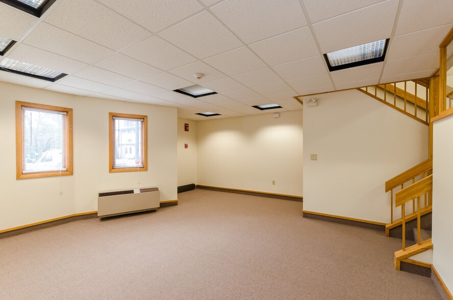 More Photos Of 40-60 Beechwood Dr, North Andover Loft Creative Space For Lease