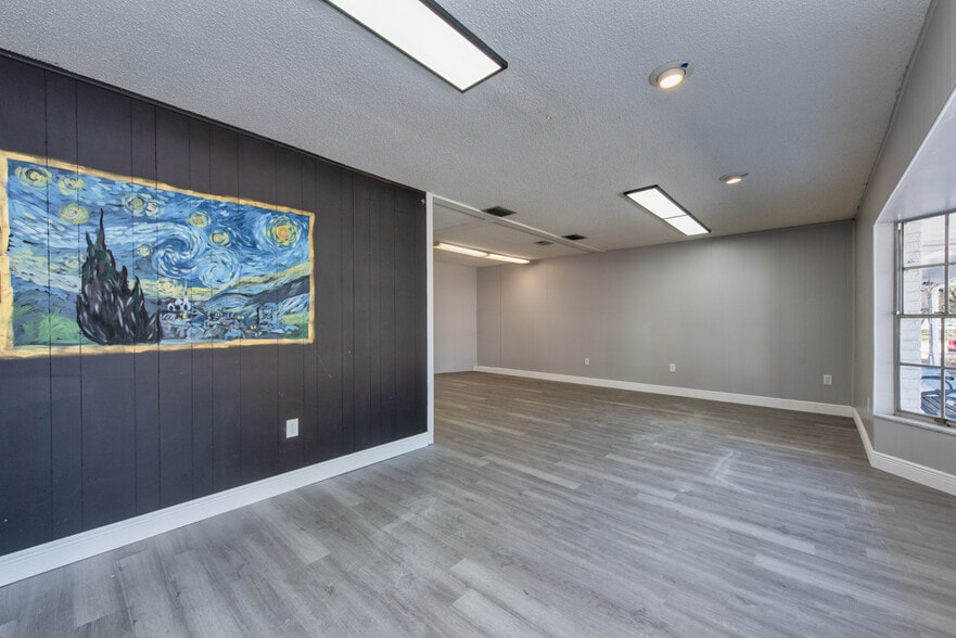 More Photos Of 7408 Commerce St, Riverview General Retail For Lease