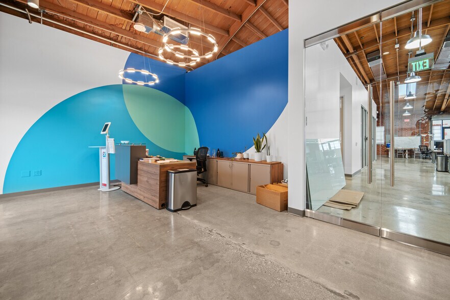 More Photos Of 2014-2058 Broadway, Santa Monica Loft Creative Space For Lease