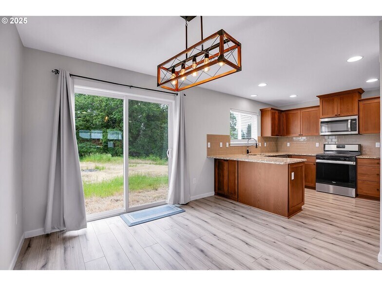 More Photos Of 100 Running Dogs Ln, Saint Helens Specialty For Sale