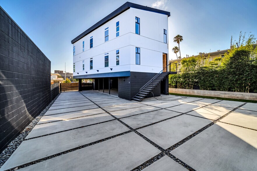 More Photos Of 1447 11th St, Santa Monica Office Residential For Sale