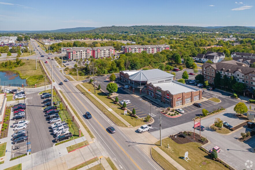 More Photos Of 1545 W 15th St, Fayetteville Unknown For Lease