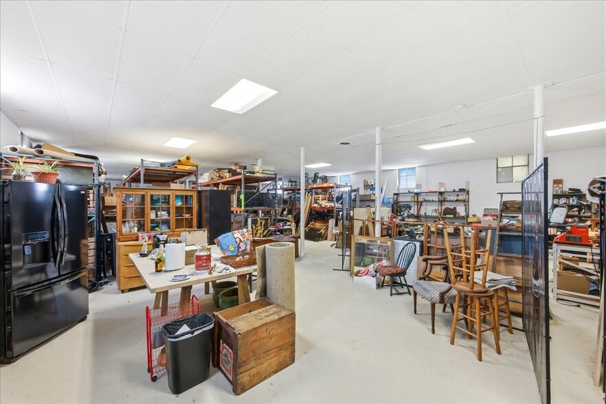 More Photos Of 33 Boston Post Rd, Waterford Freestanding For Sale