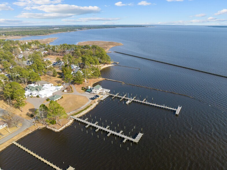 More Photos Of 738 E Main St, Belhaven Hotel For Sale