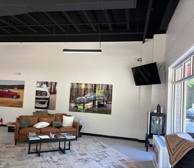 More Photos Of 8629 Glenwood Ave, Raleigh Freestanding For Lease