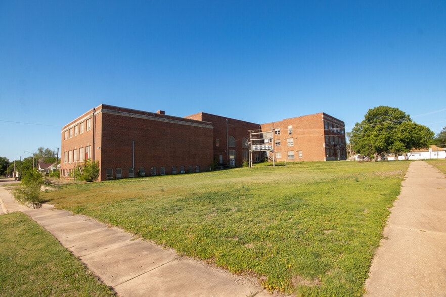 More Photos Of 311 N A St, Wellington Schools For Sale