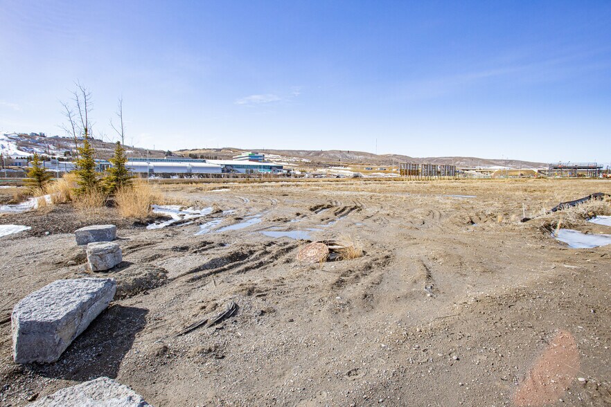 More Photos Of 25 Greenbriar Dr NW, Calgary Unknown For Lease