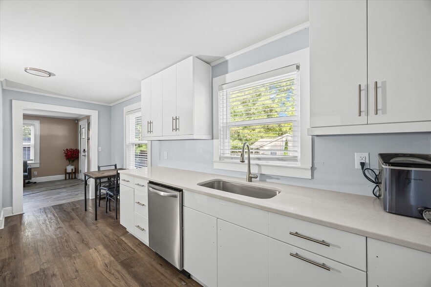 More Photos Of 8140 Mount Holly Rd, Charlotte General Retail For Sale