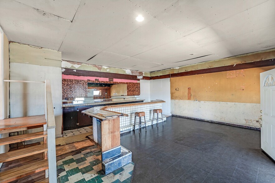 More Photos Of 1755 Washington Ave, San Leandro Bar For Sale