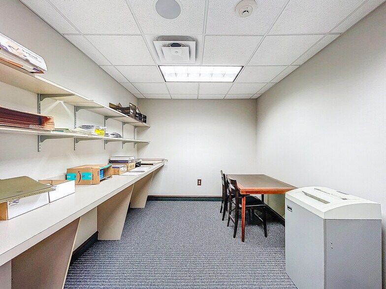 More Photos Of 5421 N 59th St, Tampa Office For Sale