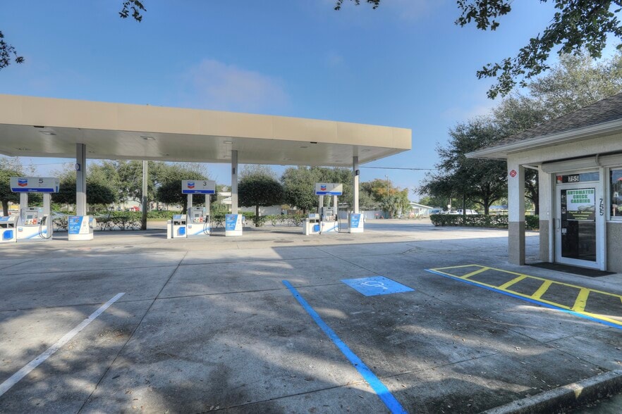More Photos Of 755 4th St, Vero Beach Convenience Store For Sale