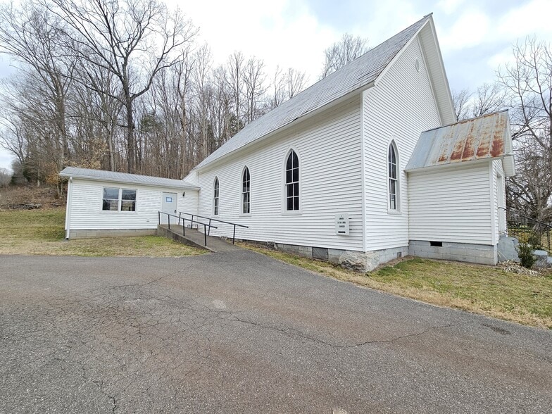 More Photos Of 1124 Leach rd, Cumberland Furnace Specialty For Sale