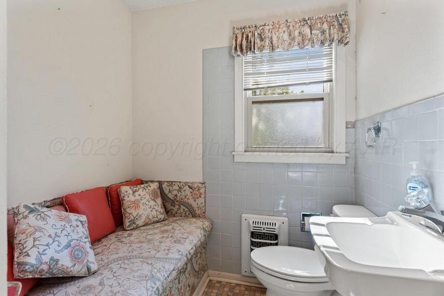 More Photos Of 206 S Bliss Ave, Dumas Office For Sale