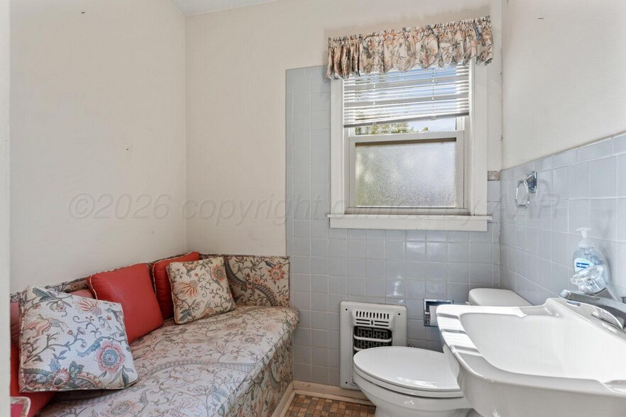 More Photos Of 206 S Bliss Ave, Dumas Office For Sale