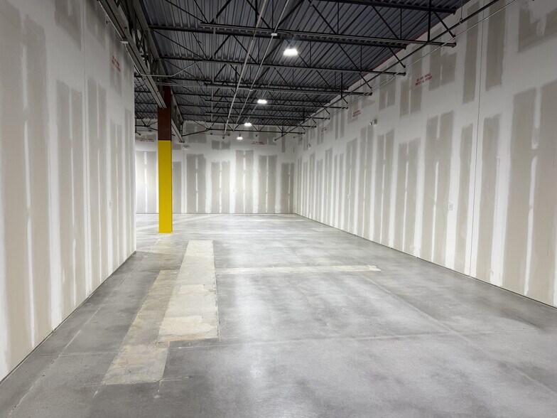 More Photos Of 2975 Breckinridge Blvd, Duluth Industrial For Lease