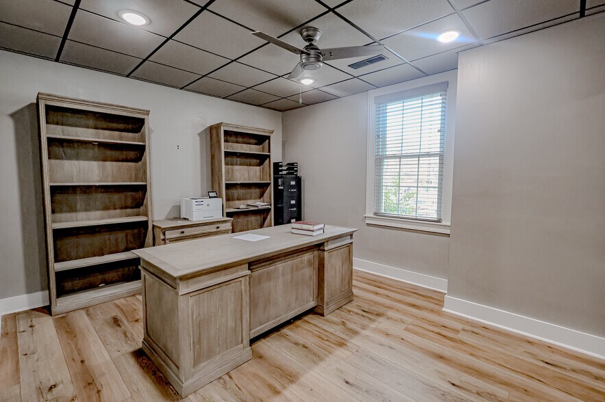 More Photos Of 111 W Washington Ave, Covington Medical For Sale