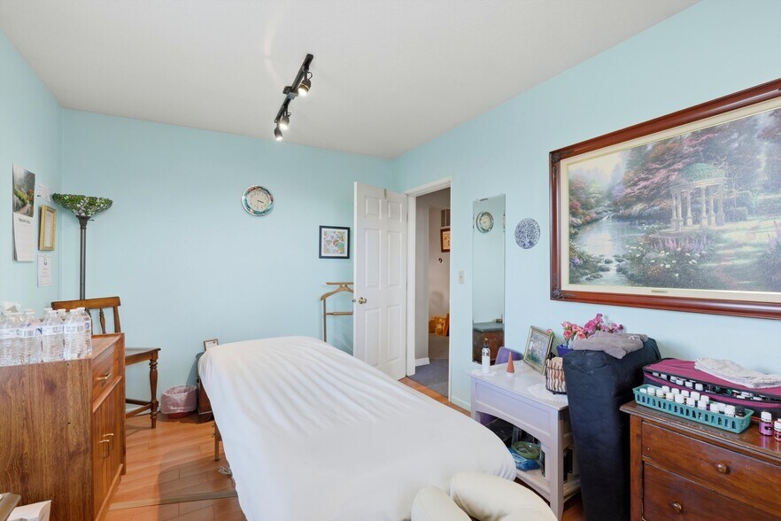 More Photos Of 114 E 2nd St, Newberg Office For Sale