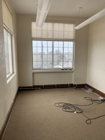 More Photos Of 612 New Hampshire St, Lawrence Office For Lease