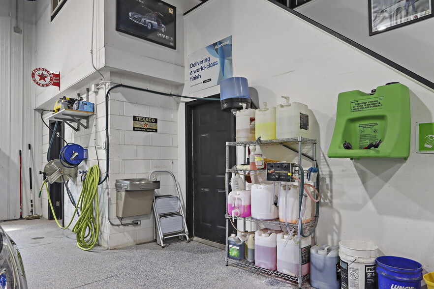More Photos Of 1206 Washington Rd, Kenosha Auto Repair For Sale