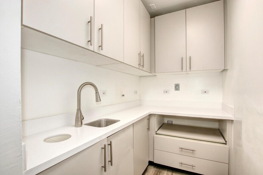 More Photos Of 1901 Watt Ave, Sacramento Medical For Lease