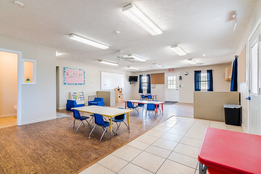 More Photos Of 17656 Old Post Rd, Wamego General Retail For Sale