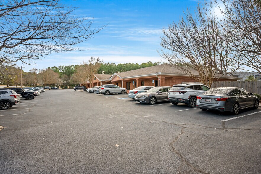 More Photos Of 2415 Wall St SE, Conyers Medical For Sale