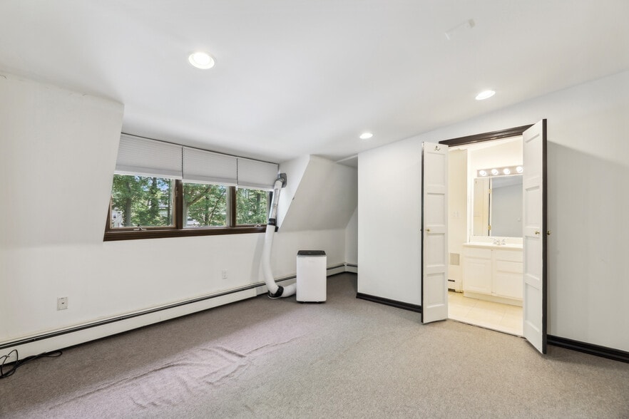 More Photos Of 35 Belden Pl, Montclair Loft Creative Space For Sale