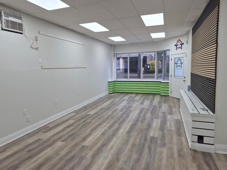 More Photos Of 1499 Main St E, Hamilton Storefront Retail Residential For Lease
