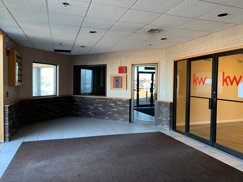 More Photos Of 657 Pleasant St, Fall River Freestanding For Lease