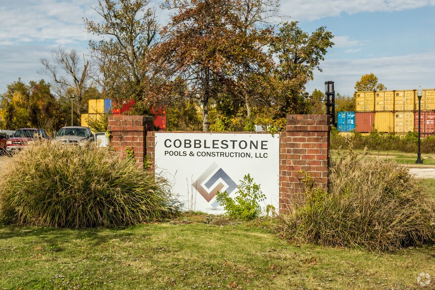 More Photos Of 8489 Industrial Dr, Olive Branch Warehouse For Lease