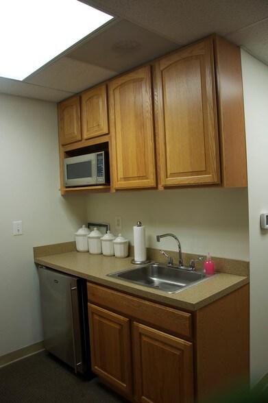 More Photos Of 14111-14165 Robert Paris Ct, Chantilly Office For Sale