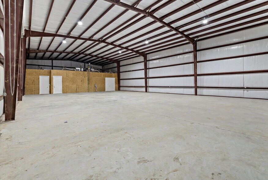 More Photos Of 1750 Cardinal dr, Beaumont Flex For Sale