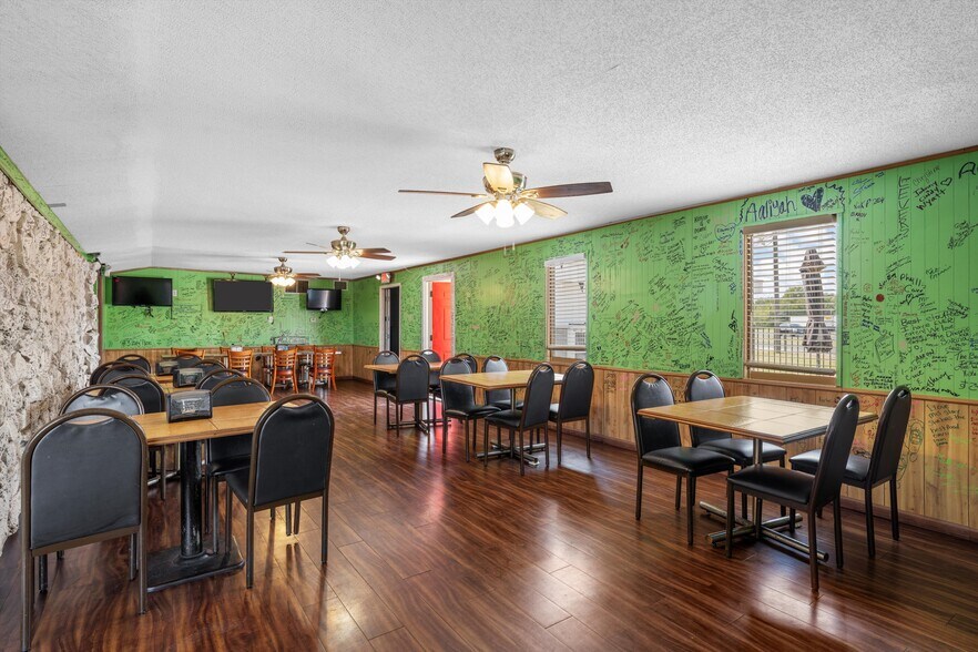 More Photos Of 417 N Lacy Dr, Waco Restaurant For Sale