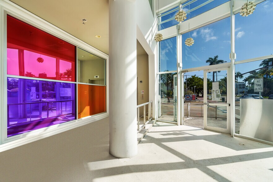 More Photos Of 1011 5th St, Miami Beach Storefront For Lease