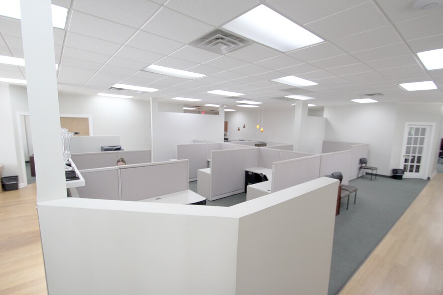 More Photos Of 1132-1152 Pearl Rd, Brunswick General Retail For Lease