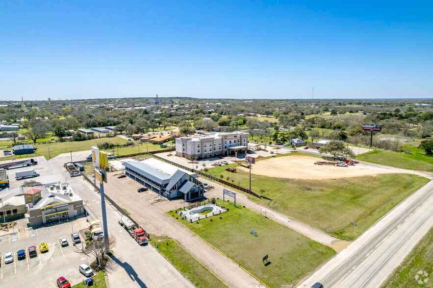 More Photos Of 310 E I 10 Frontage Rd, Flatonia Hotel For Sale