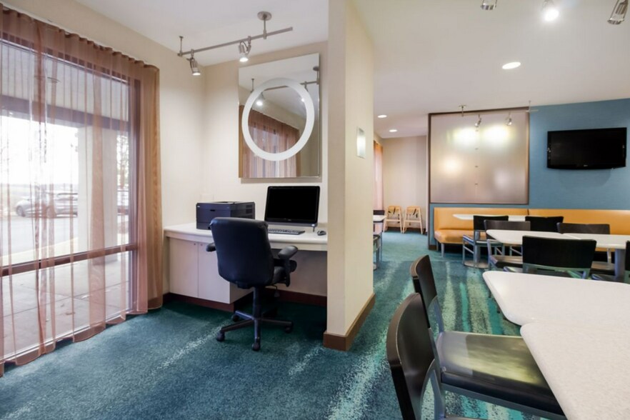 More Photos Of 16 Trinity Point Dr, Washington Hotel For Sale