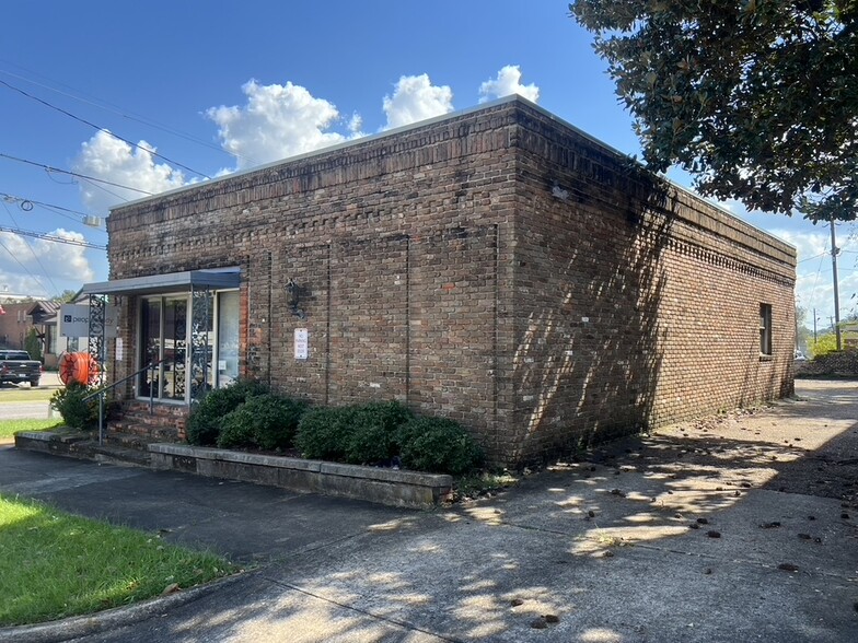 Primary Photo Of 134 High St, Montgomery Office For Sale