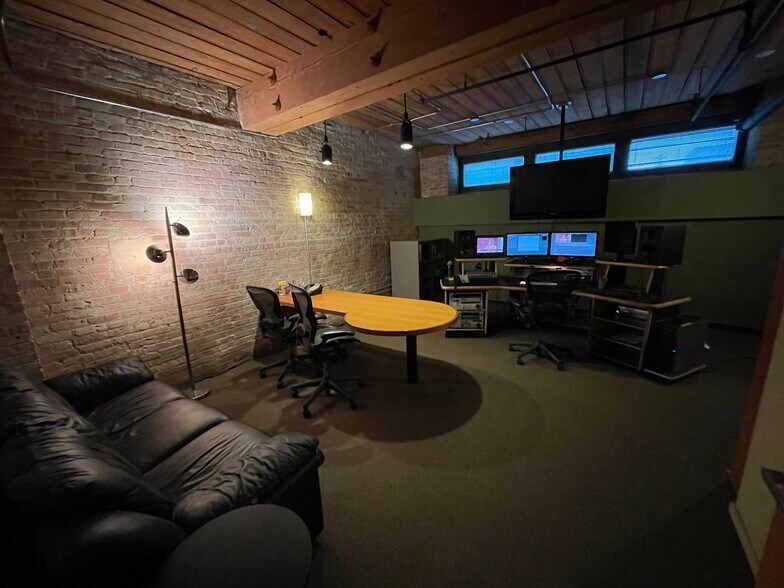 More Photos Of 1327 W Washington Blvd, Chicago Loft Creative Space For Lease