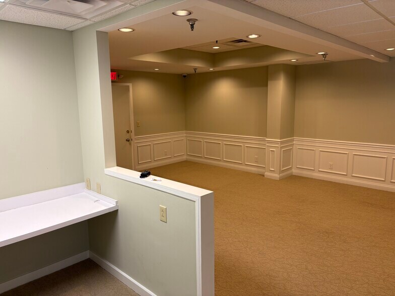 More Photos Of 6728 Loop Rd, Centerville Medical For Sale