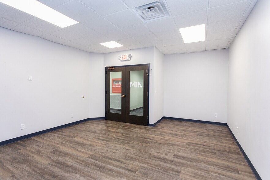 More Photos Of 120 Erie Blvd, Schenectady Bank For Lease