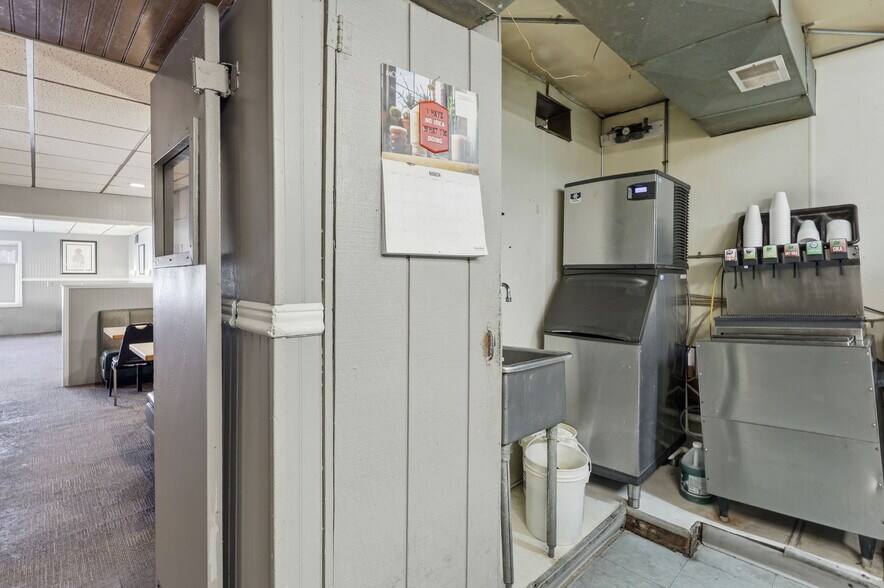 More Photos Of 228 N Jefferson St, Hastings Restaurant For Sale