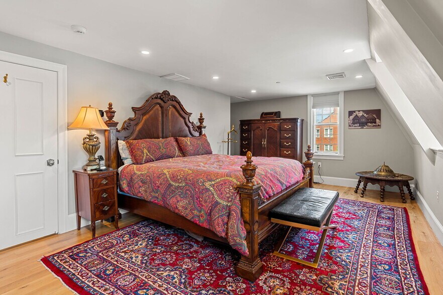 More Photos Of 314 Essex St, Salem Specialty For Sale